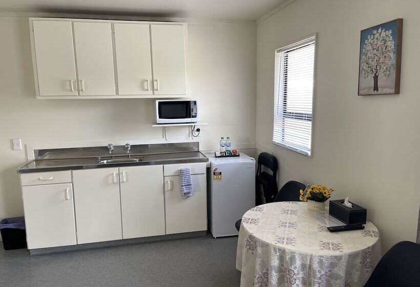 بنسيون Summer Inn Motel