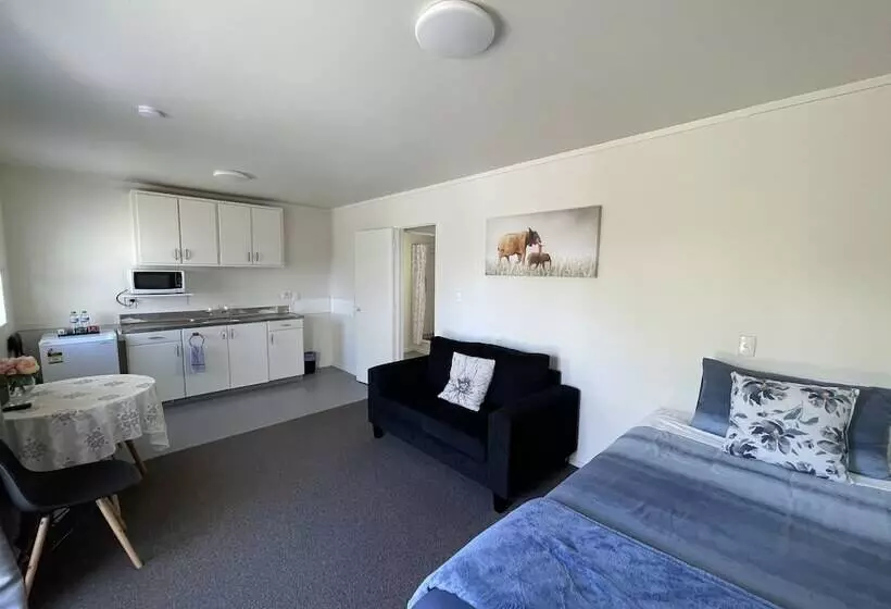 Majatalo Summer Inn Motel