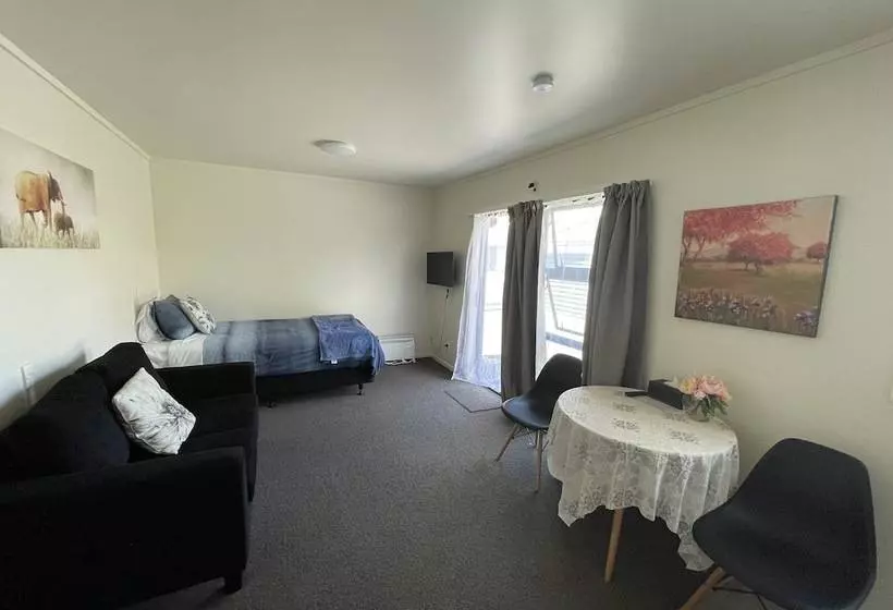 Majatalo Summer Inn Motel