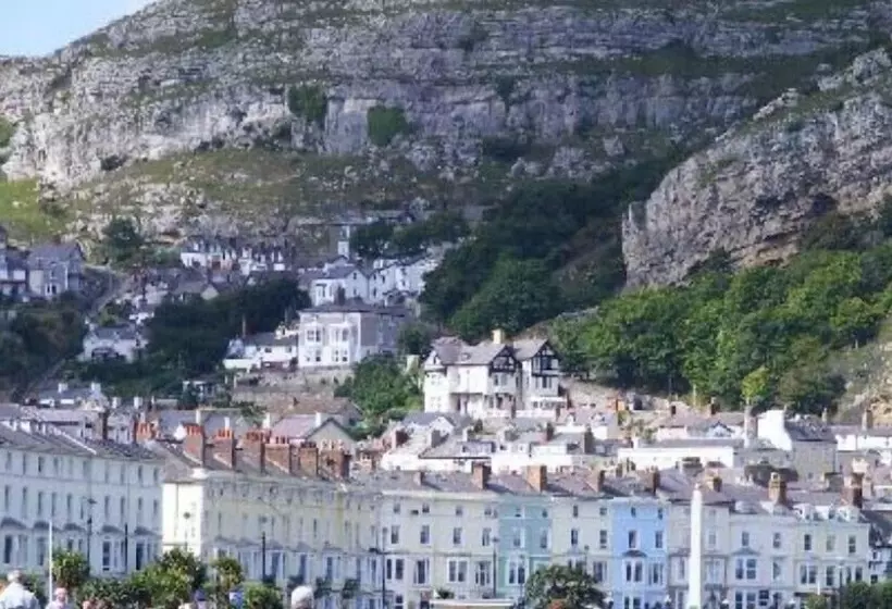 هتل Risboro