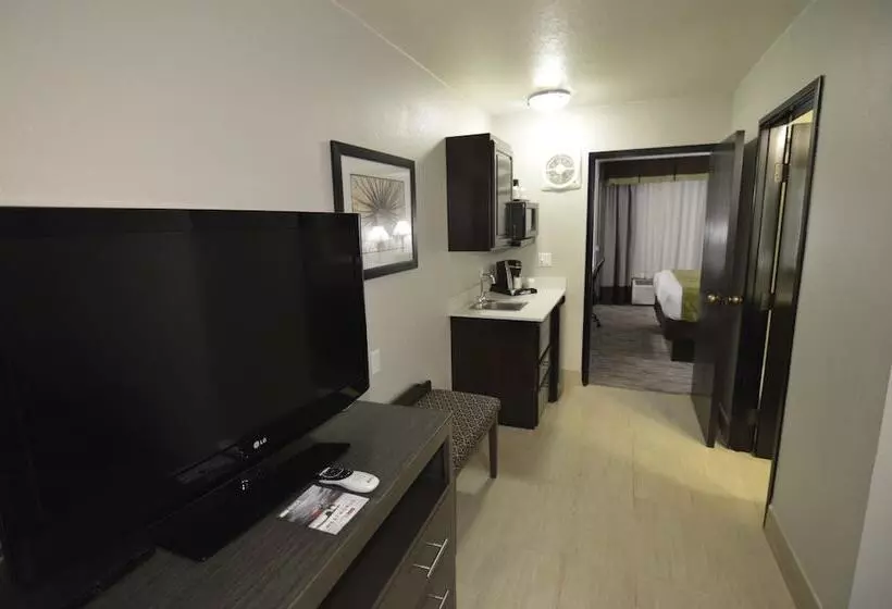 Best Western Plus Liberal Hotel & Suites