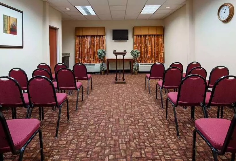 Отель Best Western Hiram Inn And Suites