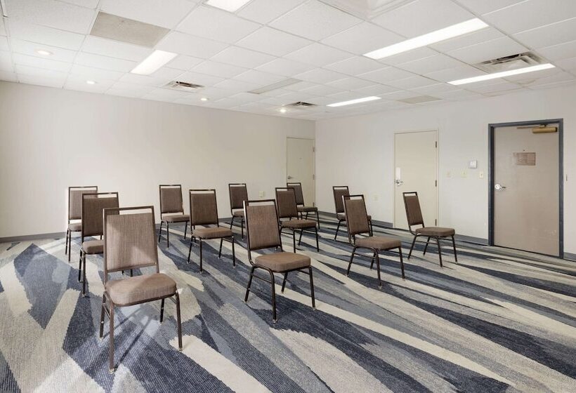 酒店 Comfort Inn & Suites Rustoneast