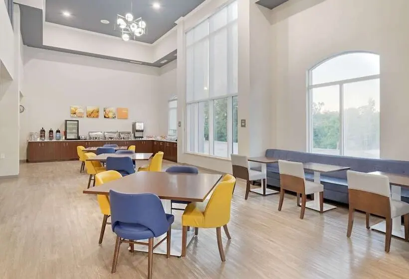 ホテル Comfort Inn & Suites Rustoneast