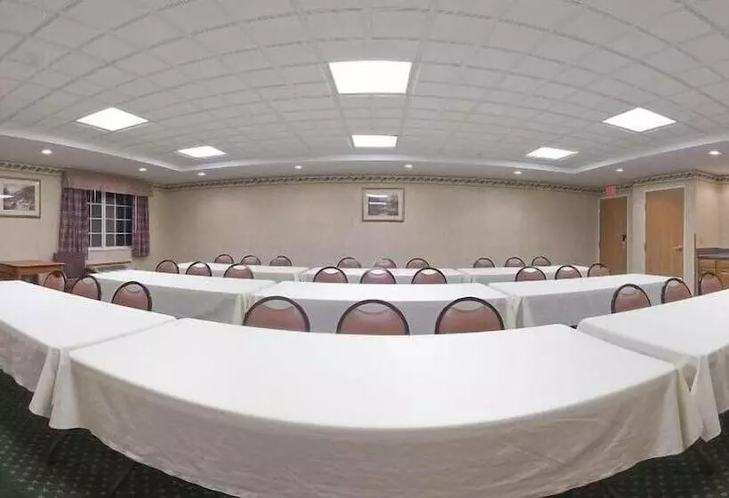 Holiday Inn Express Hotel & Suites Charlotte, An Ihg