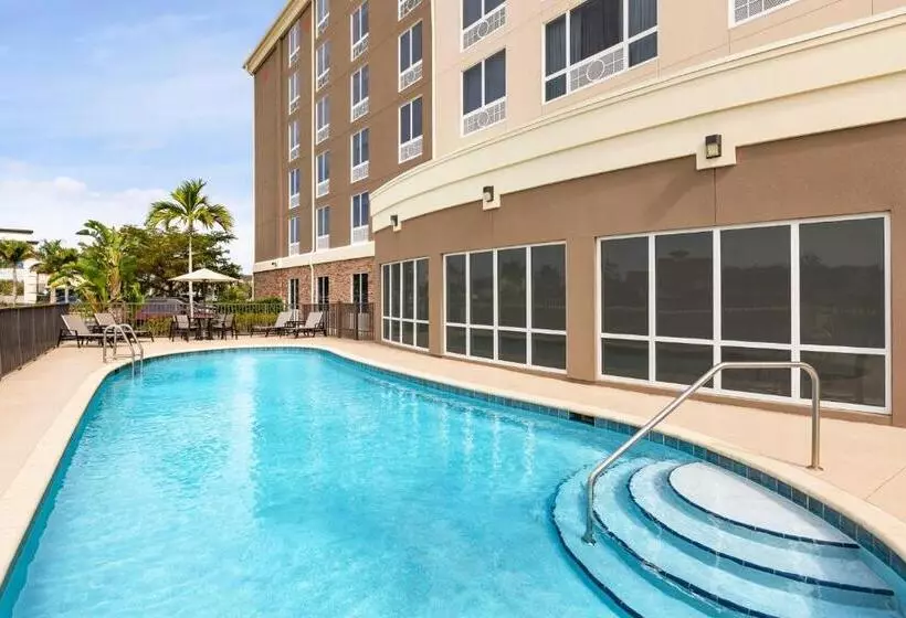 Holiday Inn Express Hotel & Suites Fort Myers East   The Forum, An Ihg
