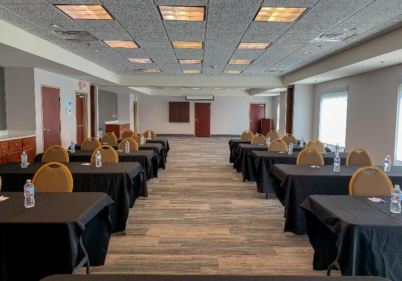 فندق Holiday Inn Express & Suites Lexington Downtown Area Keeneland, An Ihg