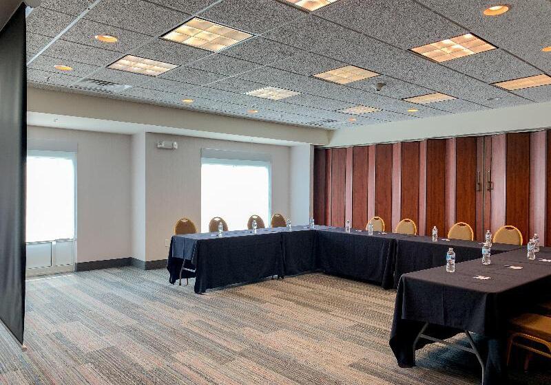 فندق Holiday Inn Express & Suites Lexington Downtown Area Keeneland, An Ihg