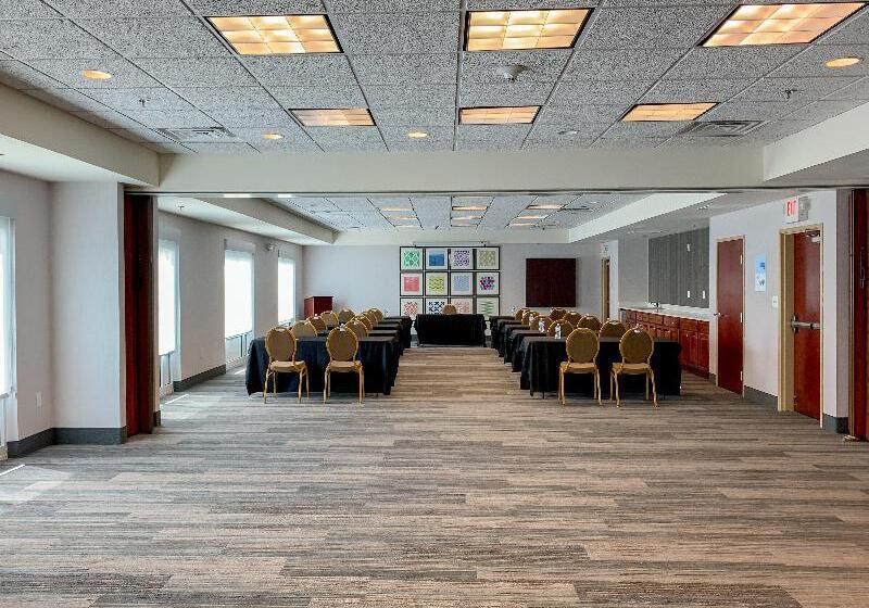 فندق Holiday Inn Express & Suites Lexington Downtown Area Keeneland, An Ihg