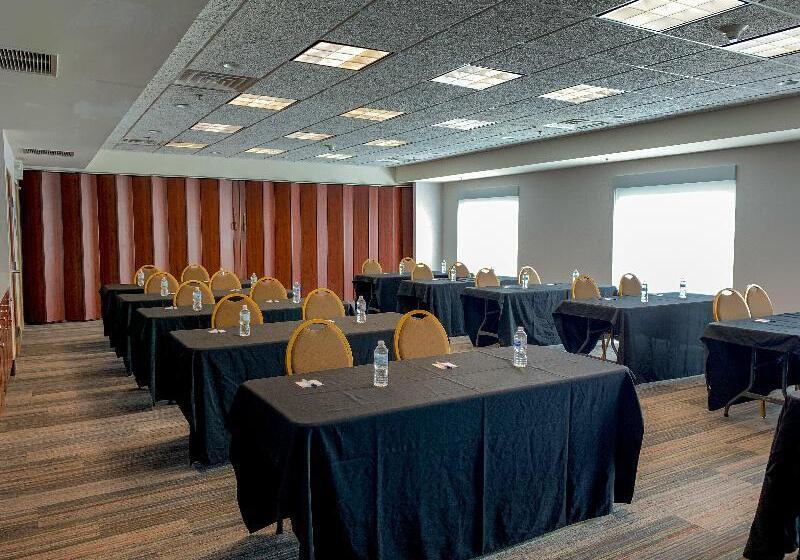 فندق Holiday Inn Express & Suites Lexington Downtown Area Keeneland, An Ihg