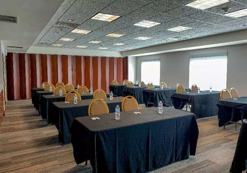 Hotelli Holiday Inn Express & Suites Lexington Downtown Area Keeneland, An Ihg