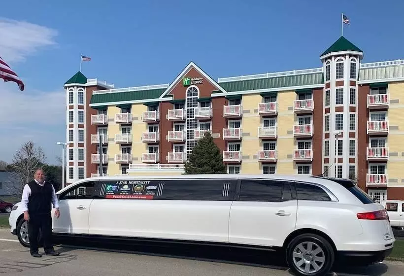 Holiday Inn Express Hotel & Suites Petoskey, An Ihg