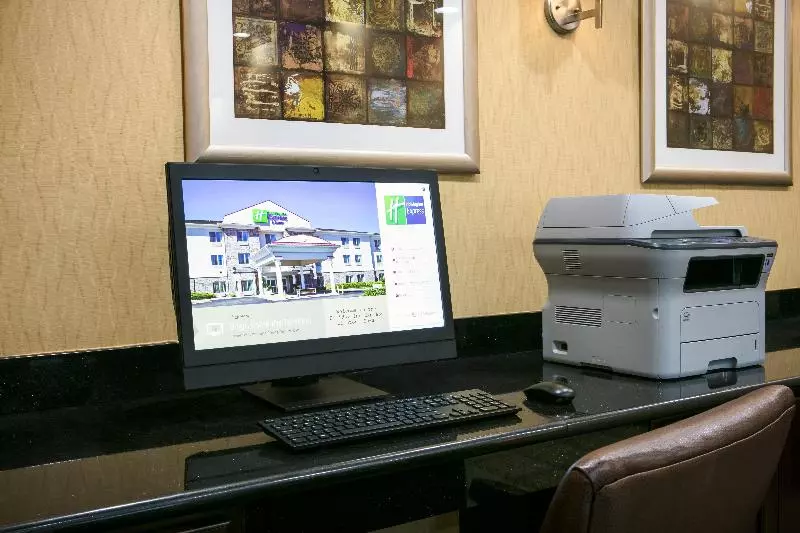 ホテル Holiday Inn Express & Suites Clinton, An Ihg