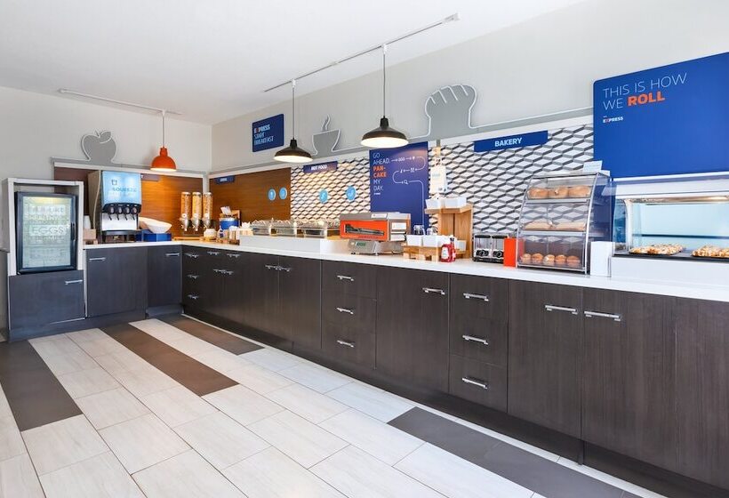 בית מלון כפרי Holiday Inn Express And Suites Three Rivers, An Ihg