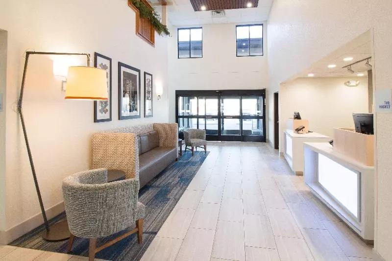 Hotel Holiday Inn Express & Suites   Worthington, An Ihg