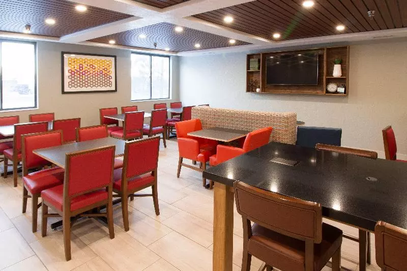 Hotel Holiday Inn Express & Suites   Worthington, An Ihg