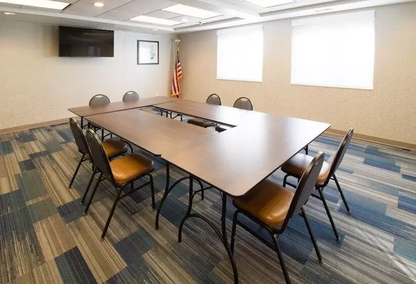 Hotel Holiday Inn Express & Suites   Worthington, An Ihg