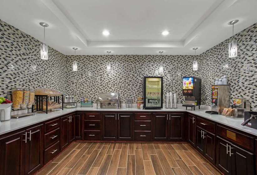 فندق La Quinta By Wyndham Norwich Plainfield Casino