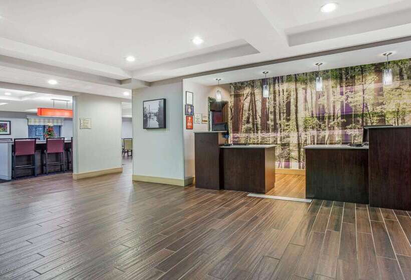 فندق La Quinta By Wyndham Norwich Plainfield Casino