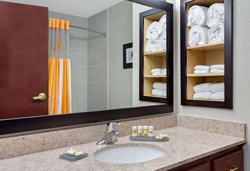 فندق La Quinta By Wyndham Norwich Plainfield Casino