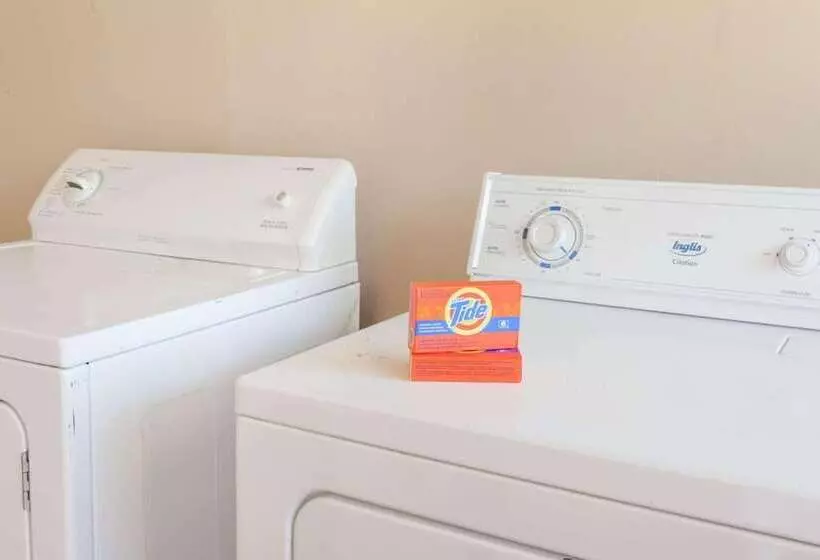 هتل Lincoln Inn Fredericton