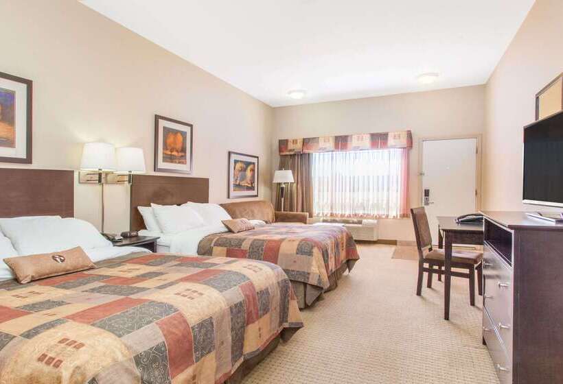 Отель Ramada By Wyndham Pincher Creek