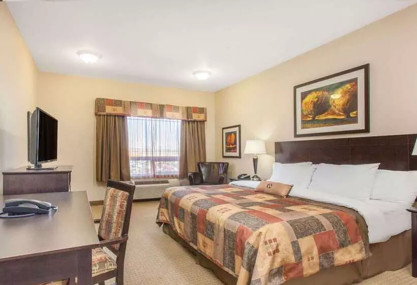 בית מלון כפרי Ramada By Wyndham Pincher Creek