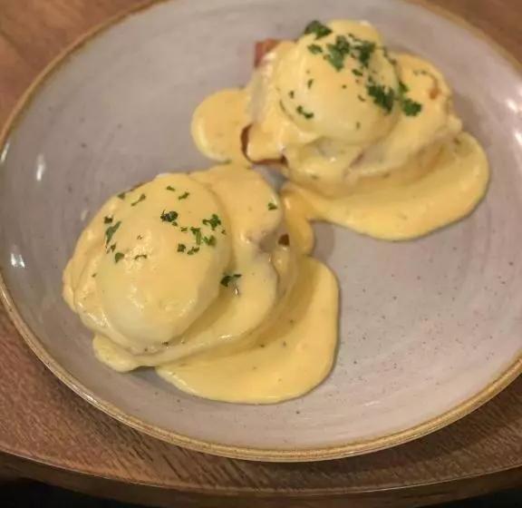 酒店 The Fountain Inn & Riverside Restaurant