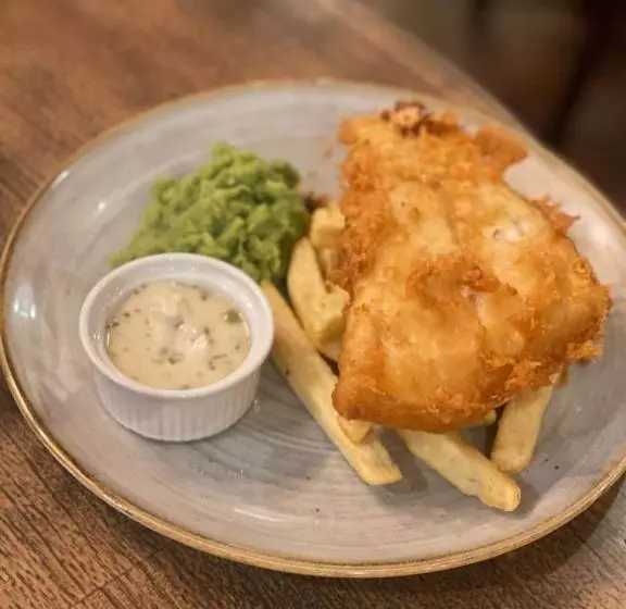 酒店 The Fountain Inn & Riverside Restaurant