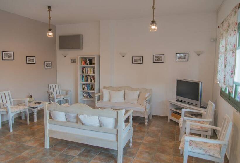 Ostria Hotel & Apartments