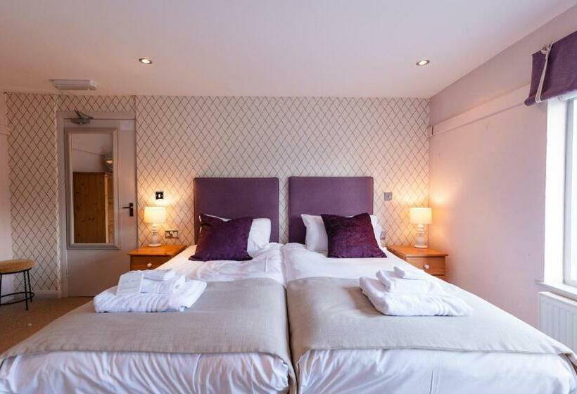 Hospedaria Fox And Hounds Llancarfan