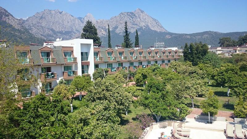 Batont Garden Resort   All Inclusive