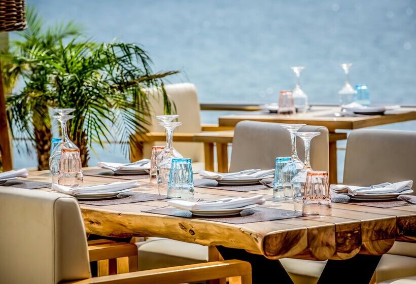 Elmi Beach Hotel & Suites