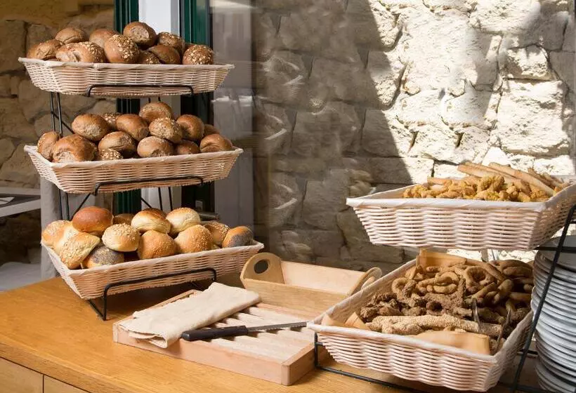 Elmi Beach Hotel & Suites