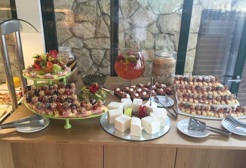 Elmi Beach Hotel & Suites