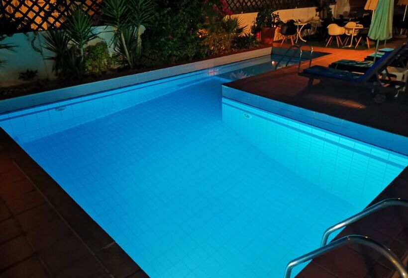 Elmi Beach Hotel & Suites