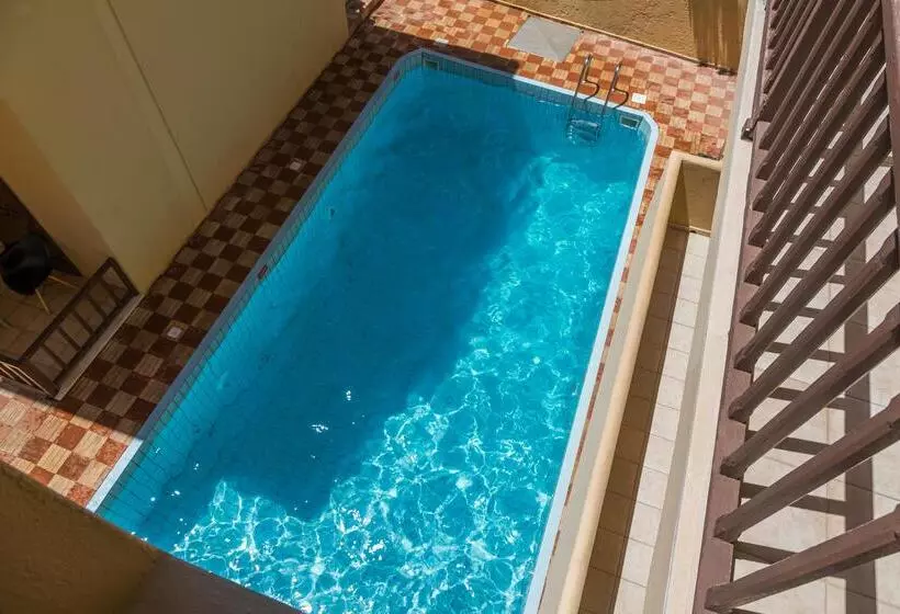 Elmi Beach Hotel & Suites