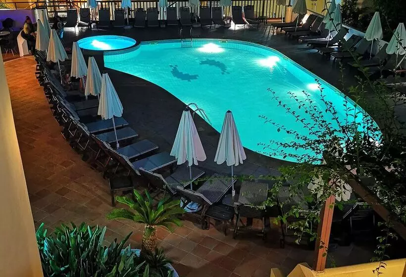 Elmi Beach Hotel & Suites