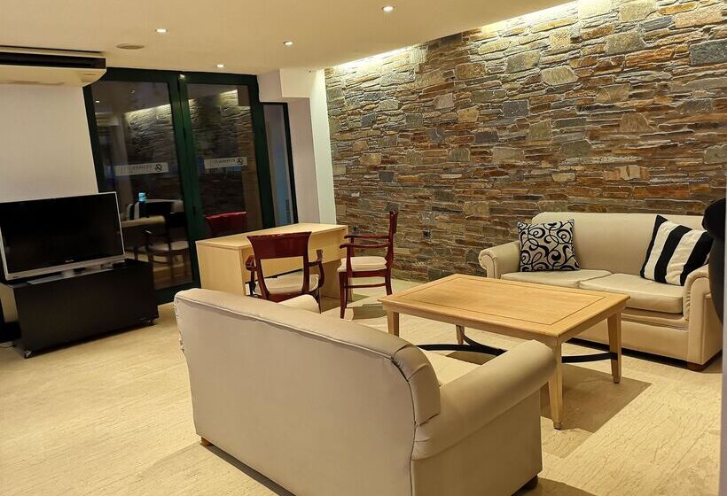 Elmi Beach Hotel & Suites