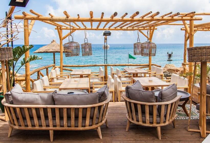 Elmi Beach Hotel & Suites