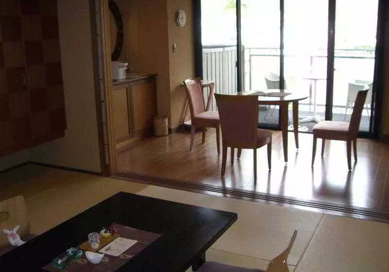 Отель Yufuin Kahorinosato Hanamura