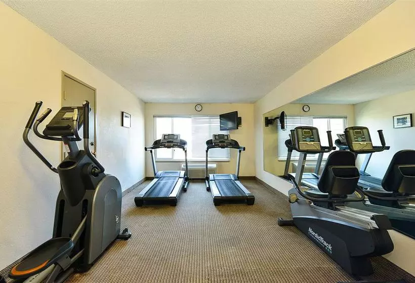 Отель Quality Inn & Suites