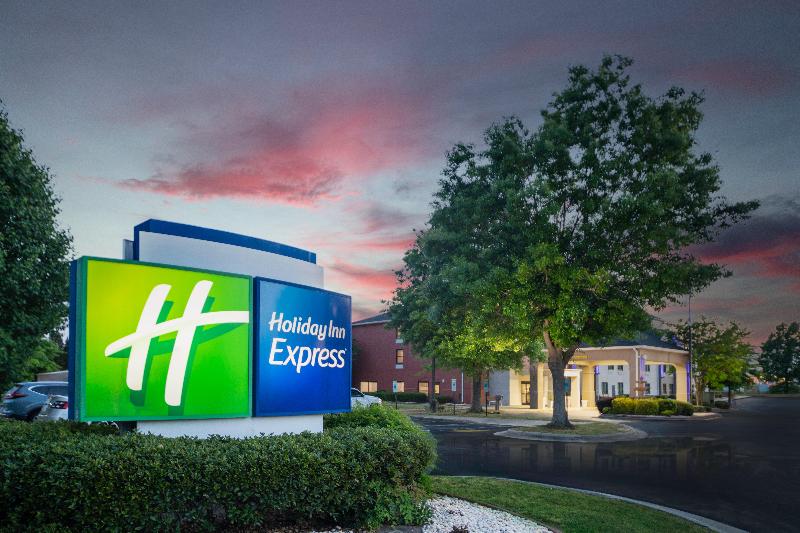 ホテル Holiday Inn Express Clayton Southeast Raleigh, An Ihg
