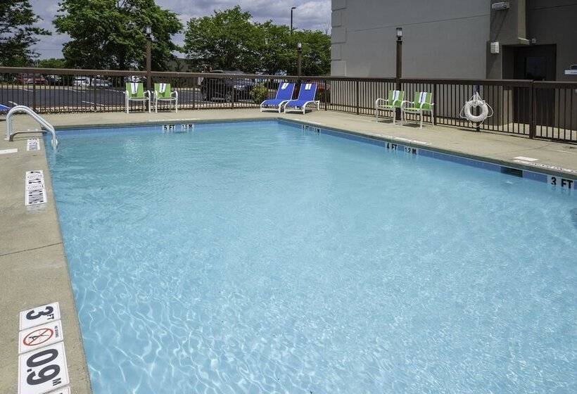 ホテル Holiday Inn Express Clayton Southeast Raleigh, An Ihg