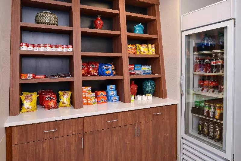 Отель Holiday Inn Express & Suites Pueblo, An Ihg