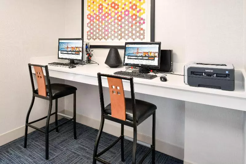 Отель Holiday Inn Express & Suites Pueblo, An Ihg