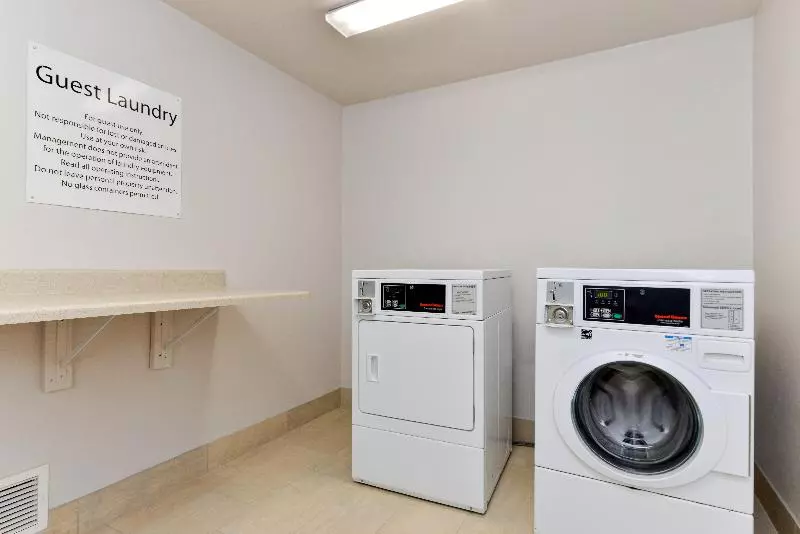 Отель Holiday Inn Express & Suites Pueblo, An Ihg