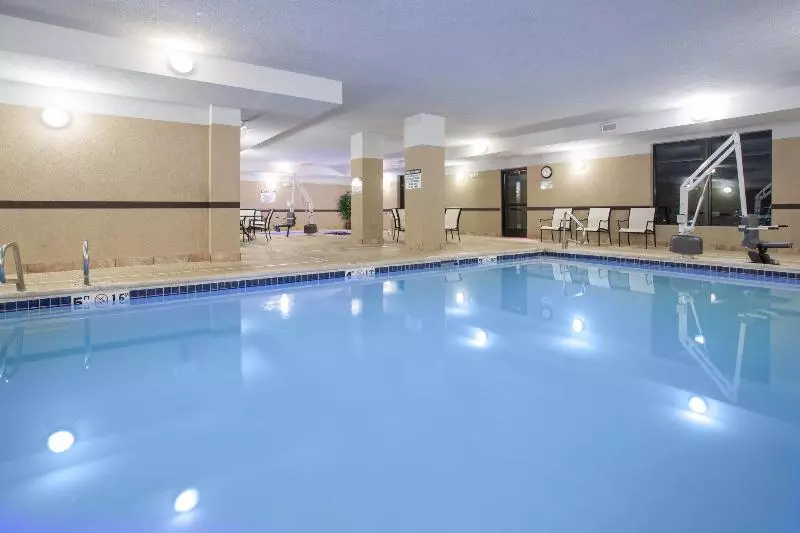 Отель Holiday Inn Express & Suites Pueblo, An Ihg