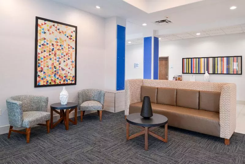 Отель Holiday Inn Express & Suites Pueblo, An Ihg