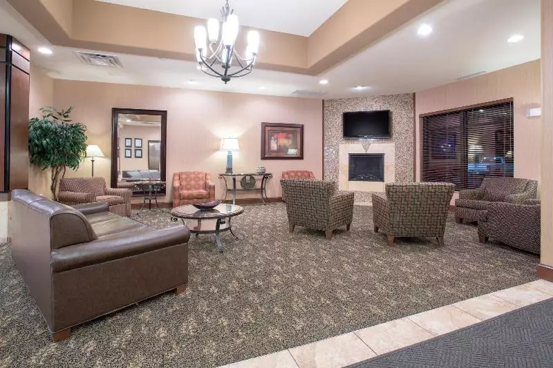 Отель Holiday Inn Express & Suites Pueblo, An Ihg